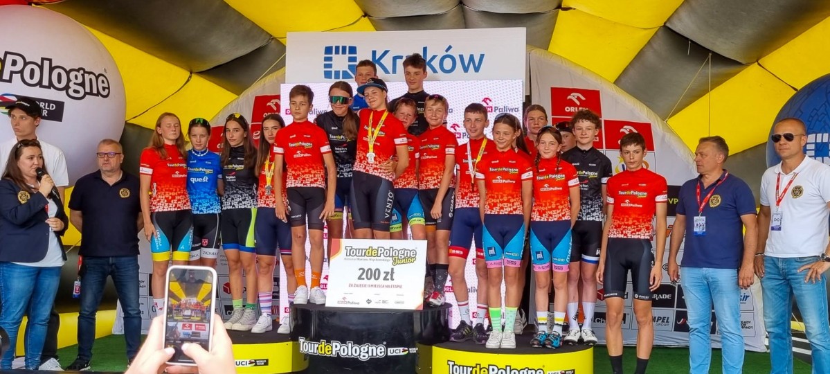 Zwycięzcy na podium.