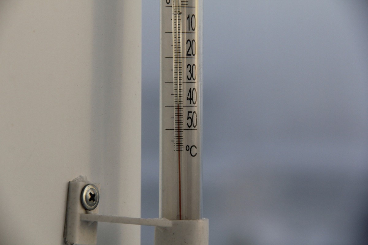 Termometr wskazujący ujemną temperaturę.