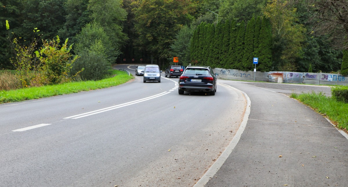 Wyremontowana droga i chodnik