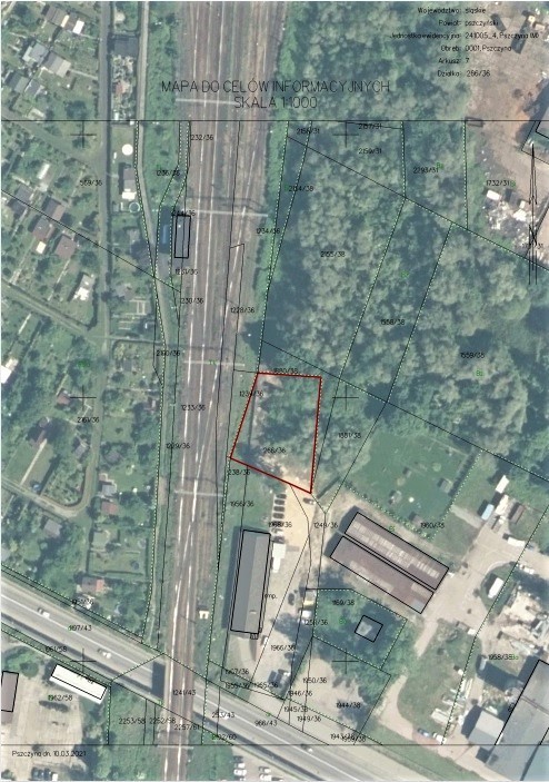 Mapa z zaznaczoną czerwonymi liniami działką.