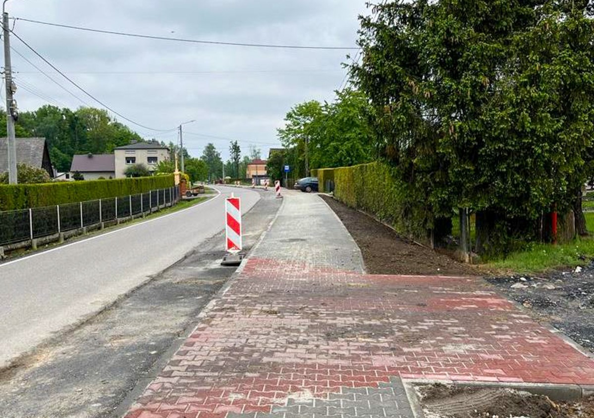 Roboty przy budowie chodnika na ul. Wyzwolenia w Pawłowicach