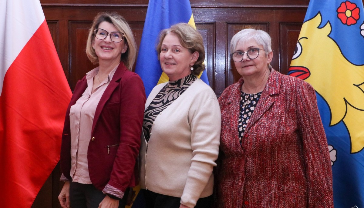 od lewej: Teresa Honysz, Danuta Brandys, Ewa Solich - prezydium Forum Seniorów na wspólnym zdjęciu