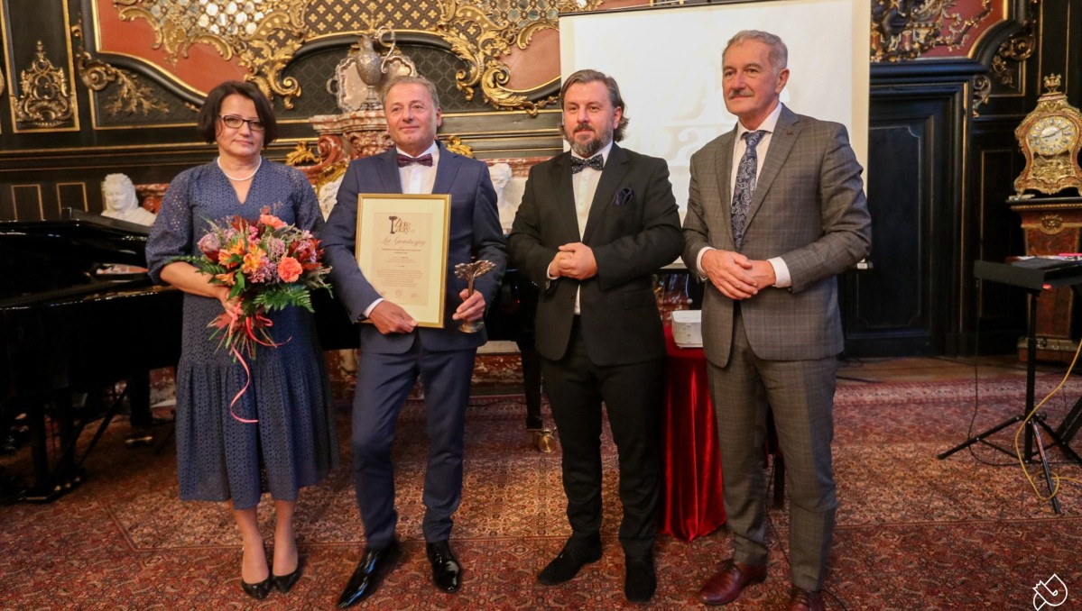 Józef Sanocki z władzami powiatu