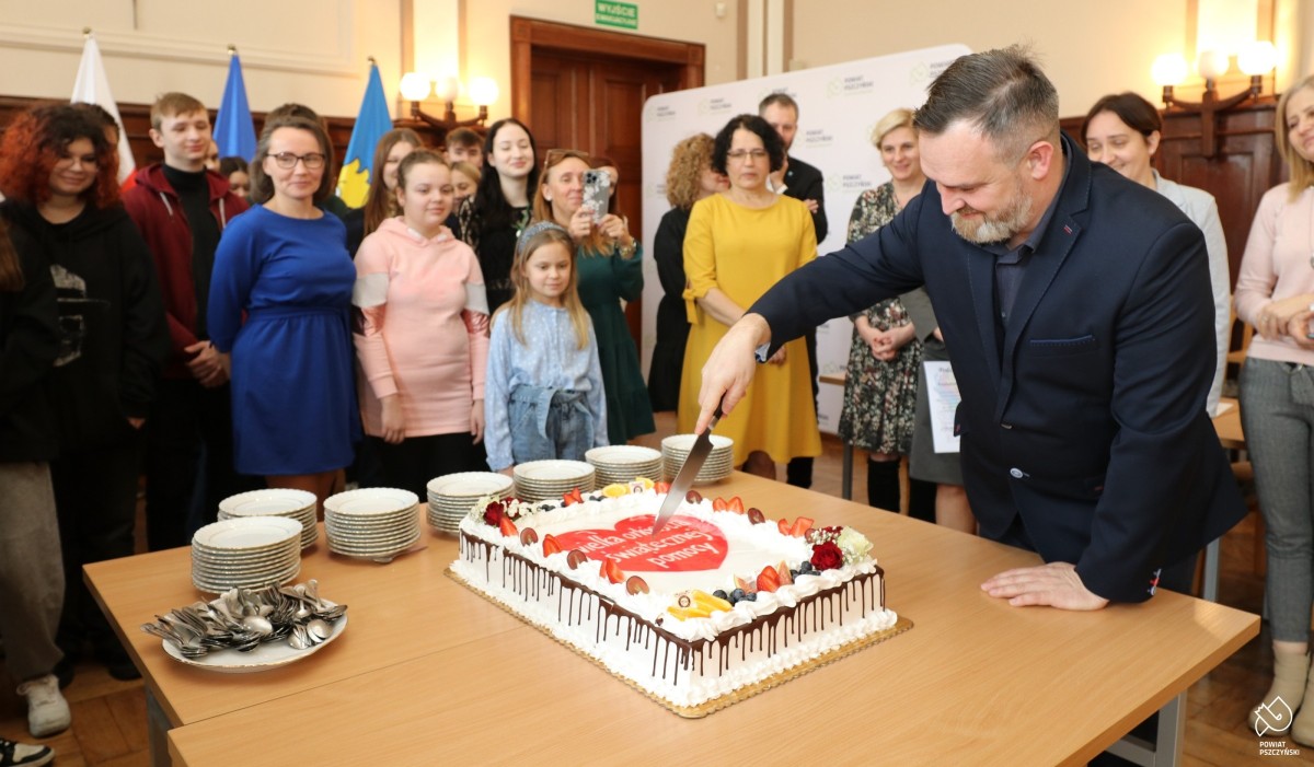szef sztabu kroi tort
