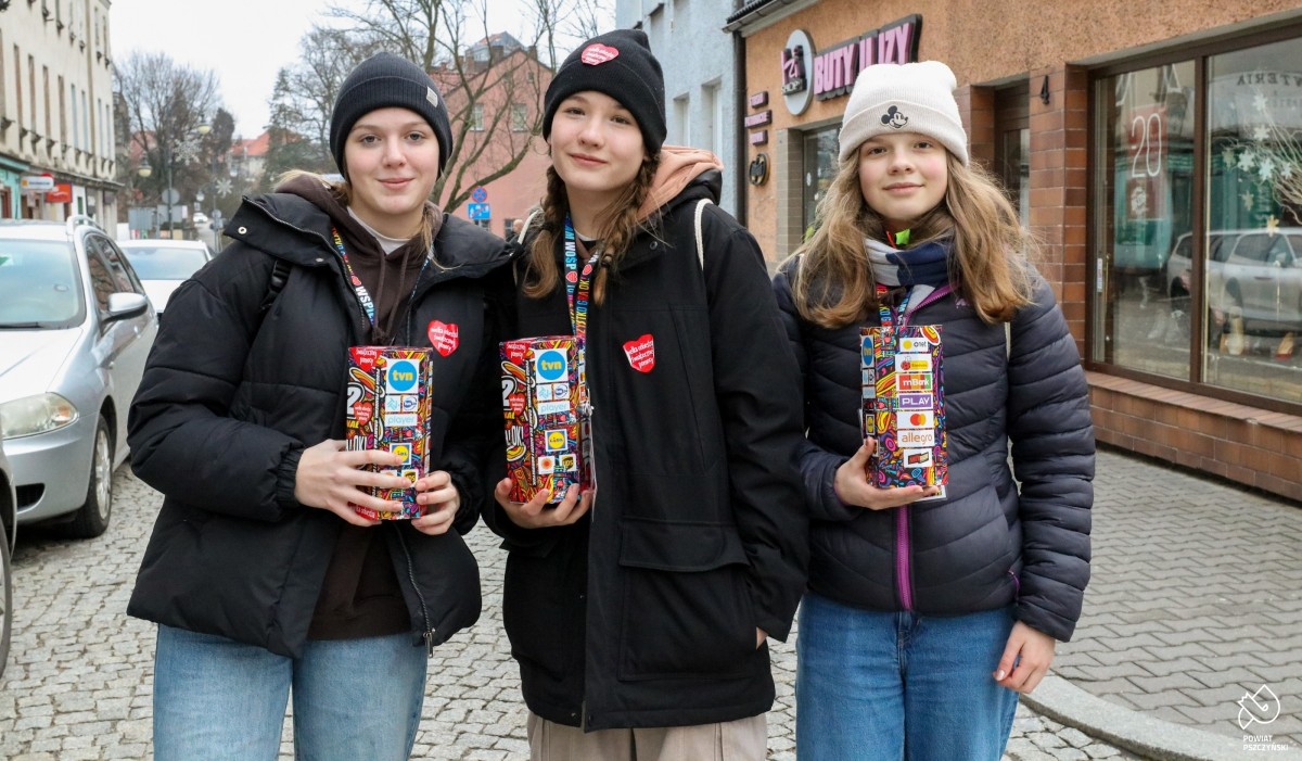 wolontariuszki z puszkami