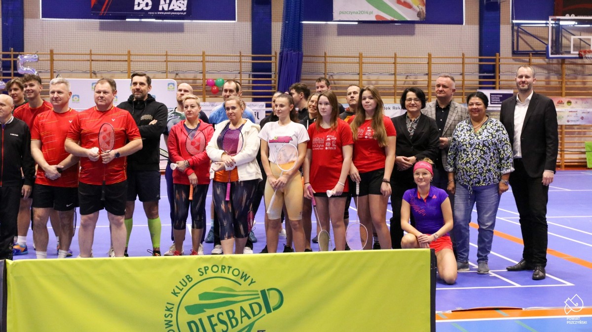 Uczestnicy we wspólnym zdjęciu.