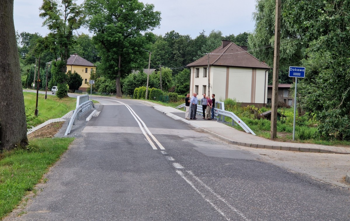 Ulica Powstańców Śląskich w Czarkowie i wyremontowany most