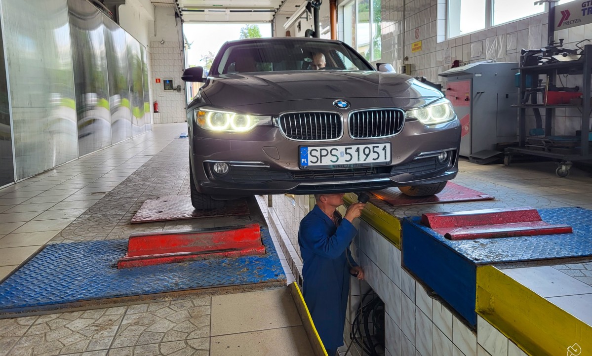 Przegląd samochodu na stacji diagnostycznej