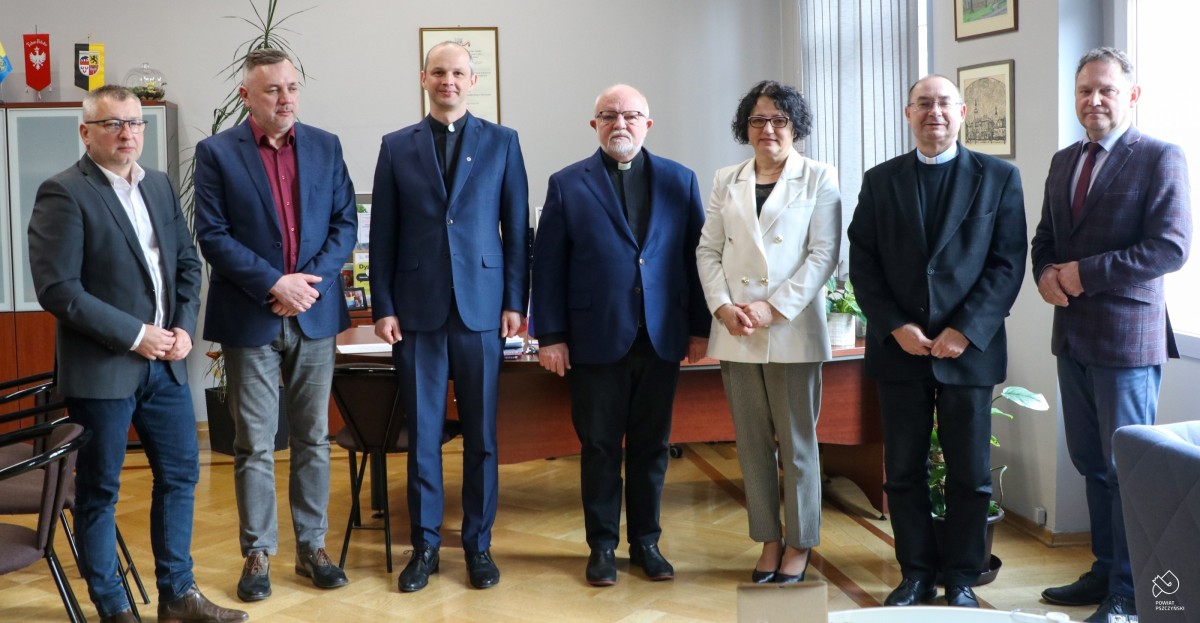 Zarządcy zabytkowych obiektów i władze powiatu pszczyńskiego.