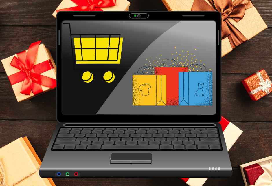 Grafika przedstawia laptopa, na którego monitorze wyświetlony jest koszyk oraz torby z zakupami. W tle widać brązowe deski, na których leżą popakowane świąteczne prezenty.