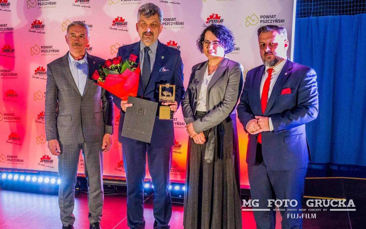 Starosta, przewodniczacy Rady, członek Zarządu i prezesem Klubu.