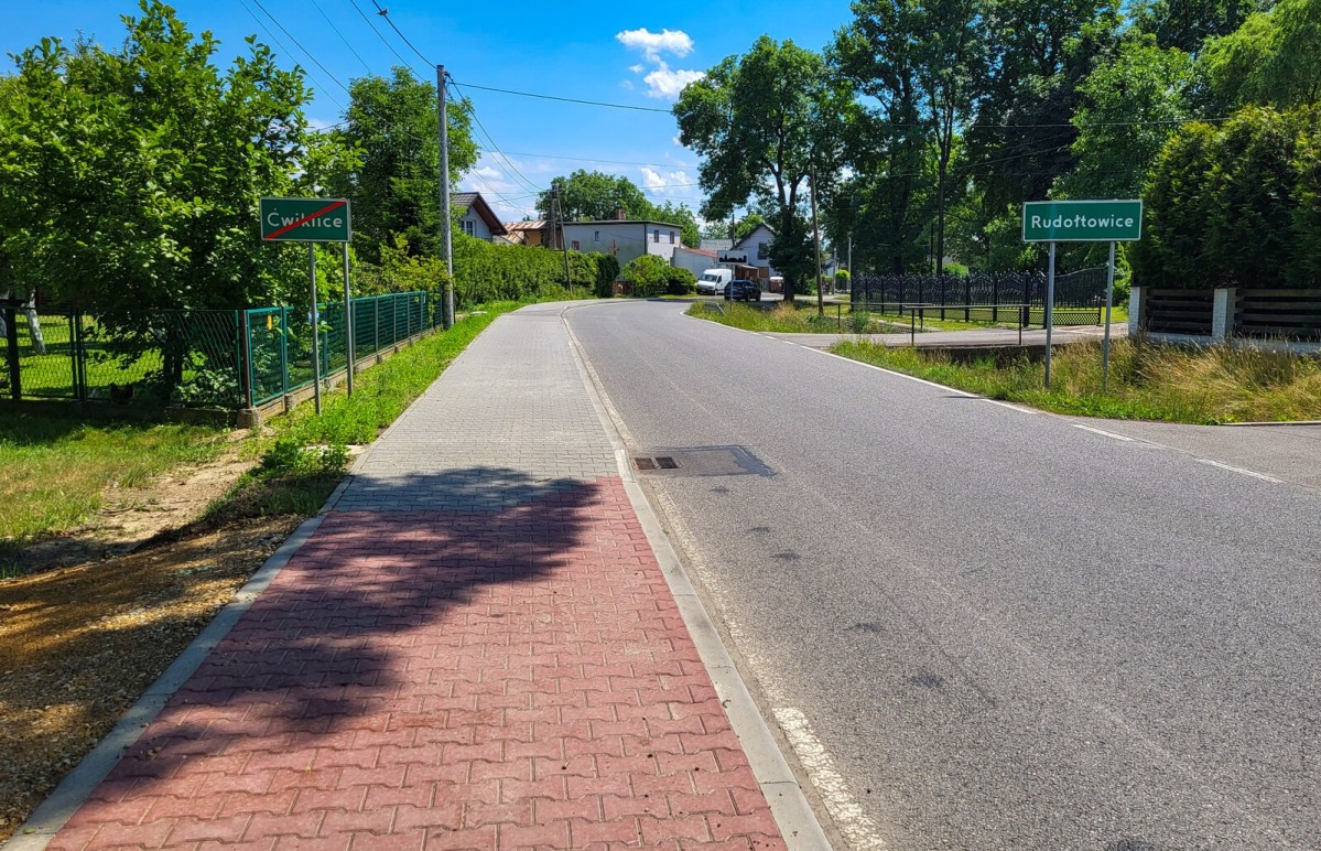 Nowy chdonik przy ul. Zawadzkiego w Rudołtowicach i Ćwiklicach