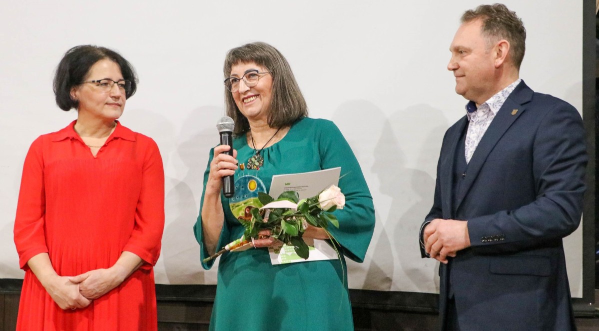 Halina Gryszko ze starostą i wicestraostą.