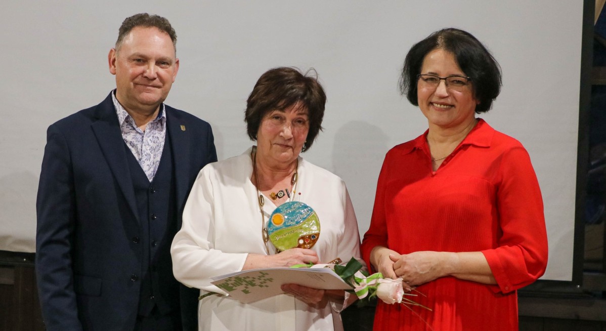 Monika Balcar-Konieczny ze starostą i wicestarostą.