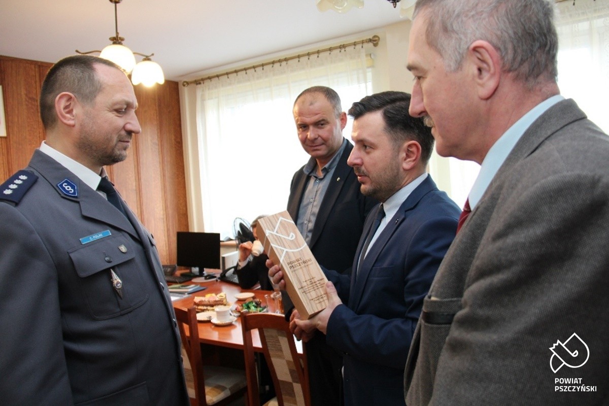podziękowania dla komendanta