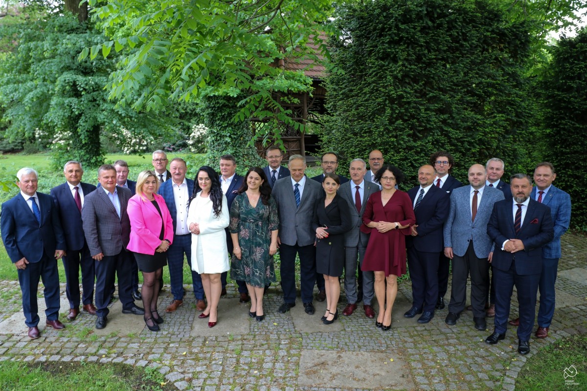 Radni kadencji 2024-29 na pamiątkowym zdjęciu