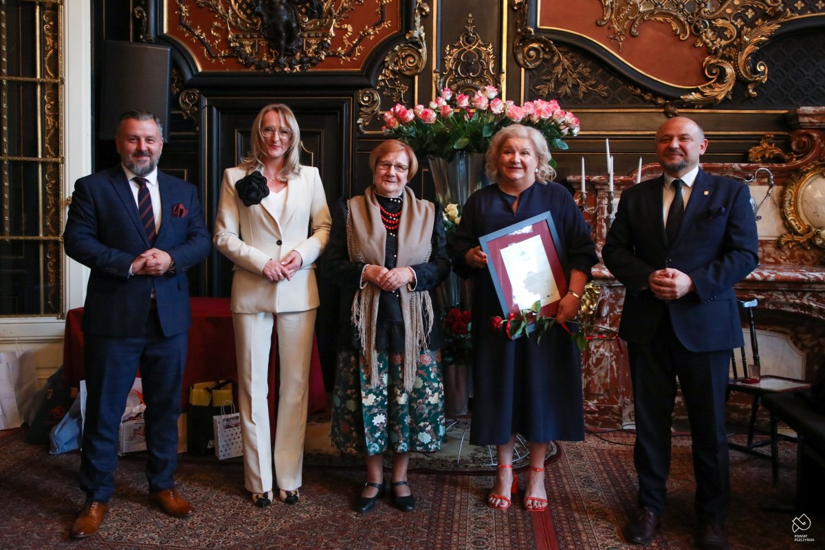 Ludmiła Dolczak towarzystwie kapituły
